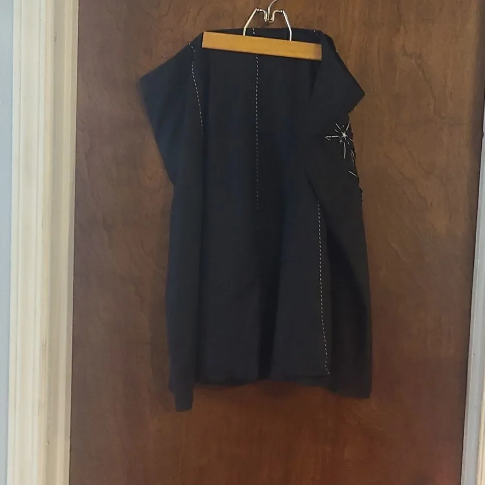 Sag Harbor 20W Black Skirt With Flower Appliques Embroidered in White